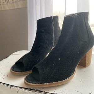 Heeled booties